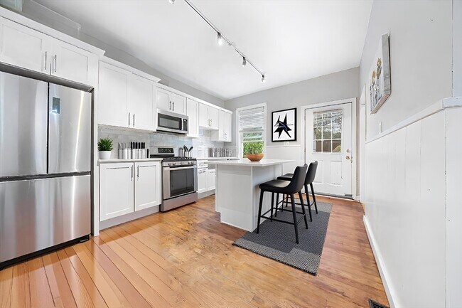 Primary Photo - 77 Webster St