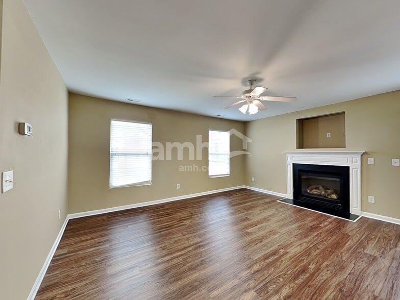 Building Photo - 3741 Horseshoe Farm St