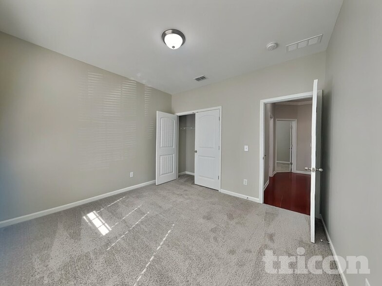 Building Photo - 1808 Stonewater Dr