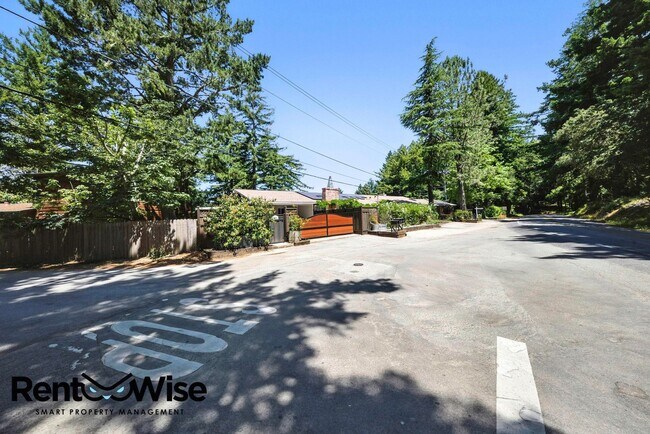 Building Photo - 14826 Skyline Blvd