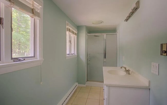 Building Photo - 15 Newbury Rd