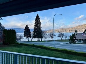 Building Photo - 2305 W Woodin Ave