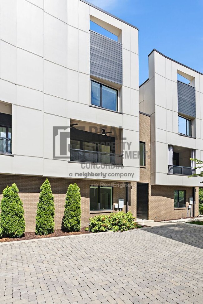 Building Photo - 1242 2nd Ave S