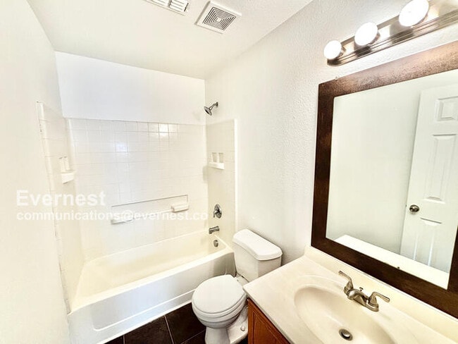 Building Photo - 12924 Kingsgate Dr