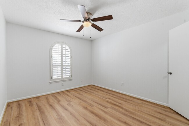 Building Photo - 11631 Inga Ln