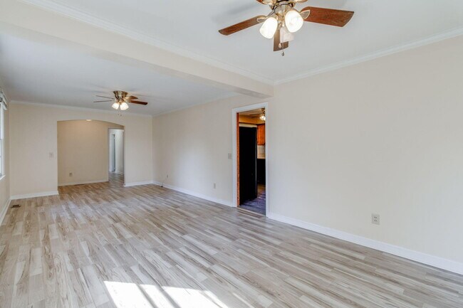 Building Photo - 2 Pickens Ct