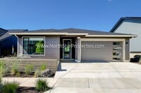Building Photo - Beautiful home in NW Bend