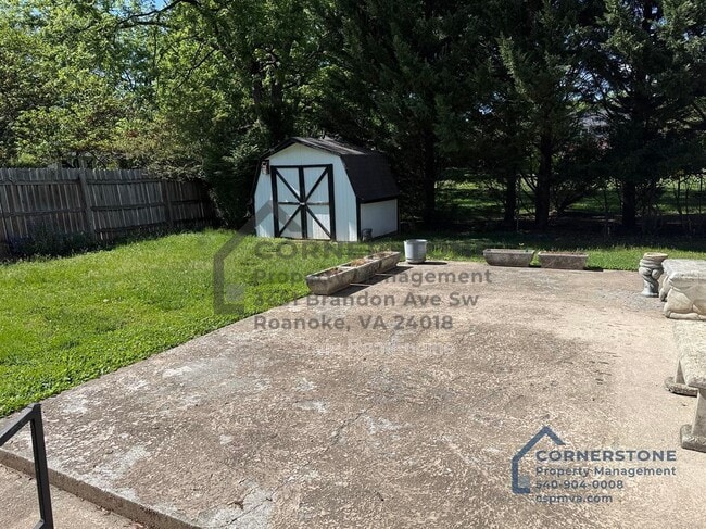 Building Photo - 3113 Clearview Dr
