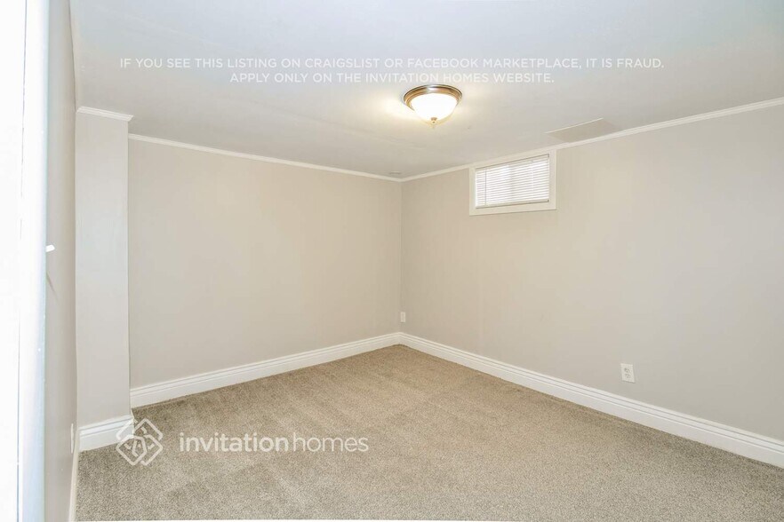 Building Photo - 381 Marquette Dr