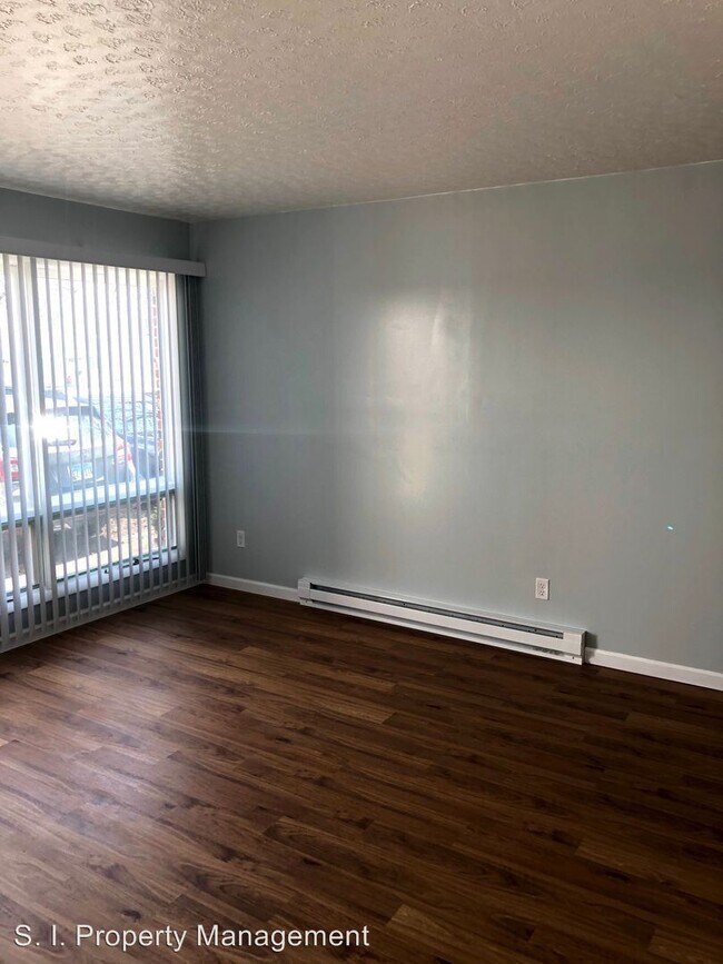 Building Photo - 621 Bryan Ave