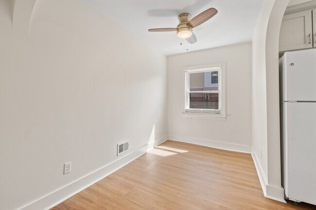 Building Photo - 316 24th St