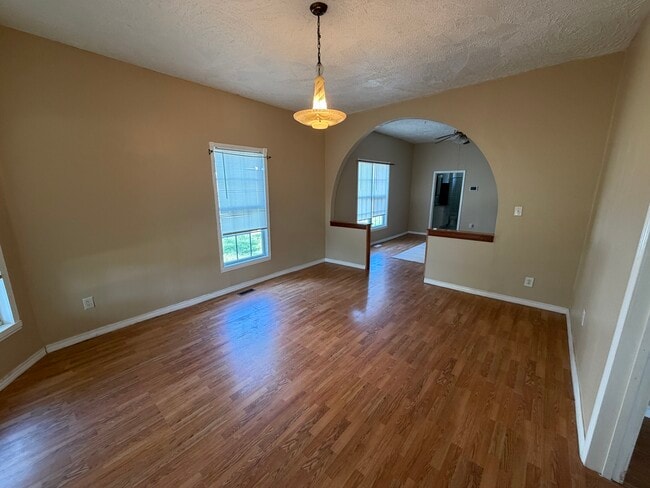 Building Photo - 1606 N Elm St
