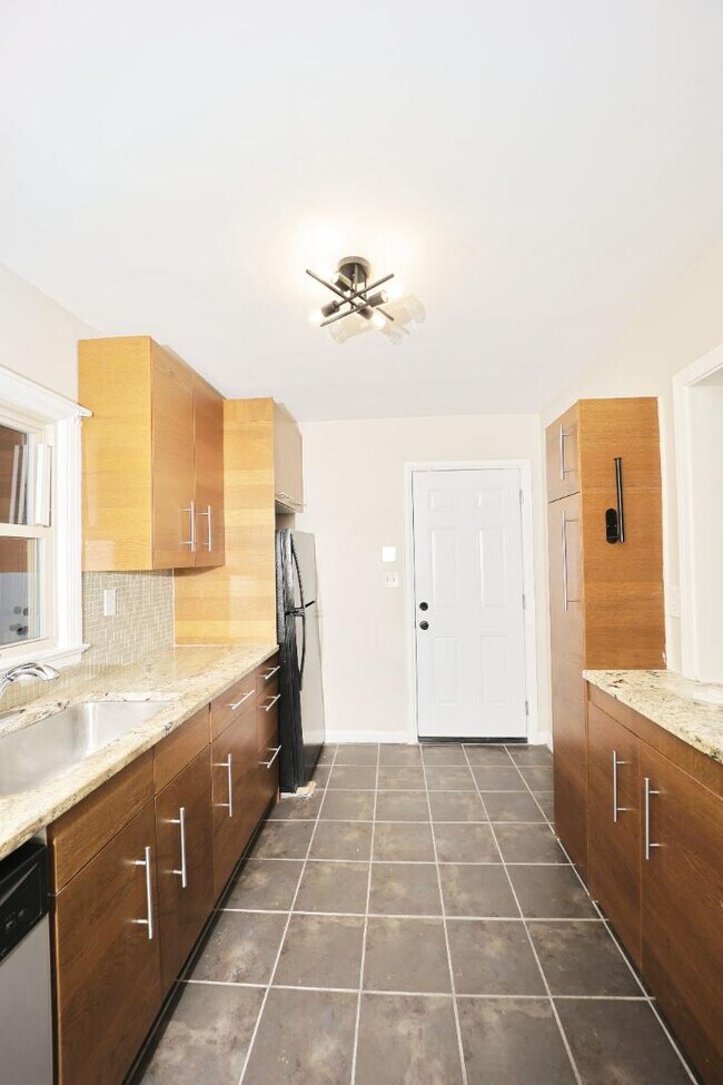 Building Photo - 1981 Brannen Rd SE