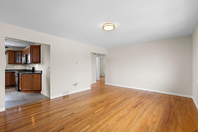 Building Photo - 689 9th St