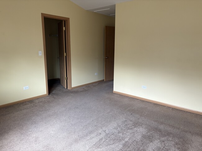 Building Photo - 250 S Alder Creek Dr