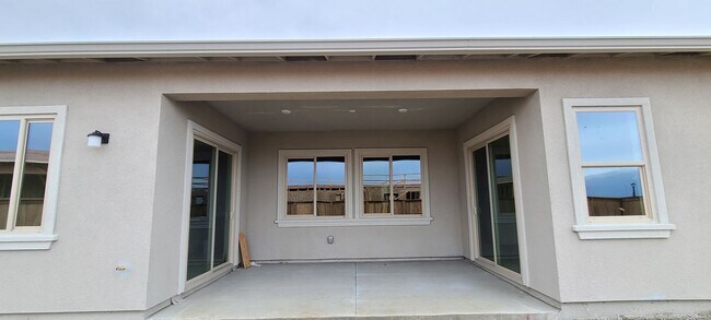 Building Photo - Next Gen Home with main house and guess unit in Spring lake Area