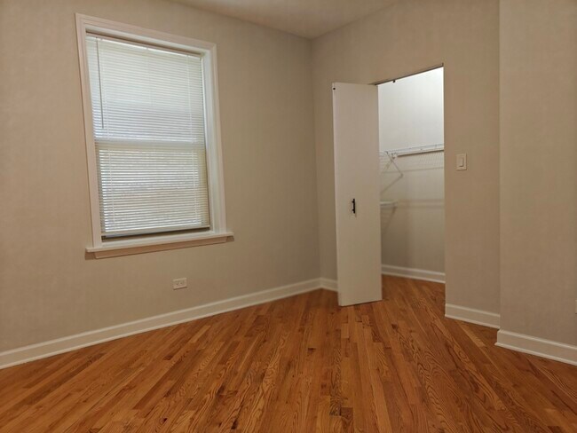 Building Photo - 4941 N Drake Ave