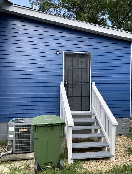 Building Photo - 1340 Rhodes St