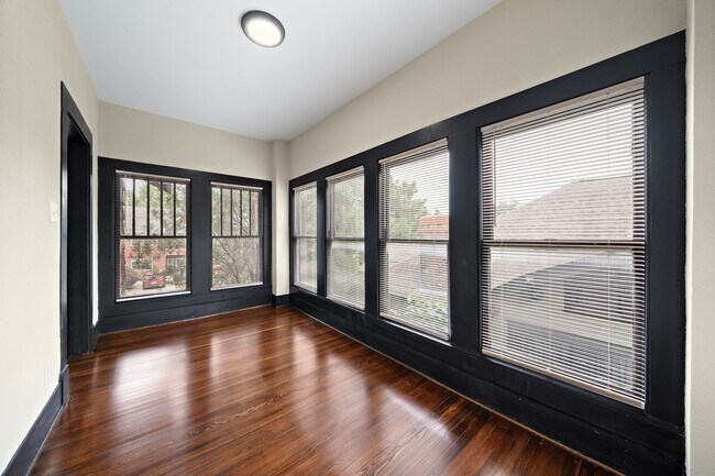 Building Photo - 811 Sul Ross St