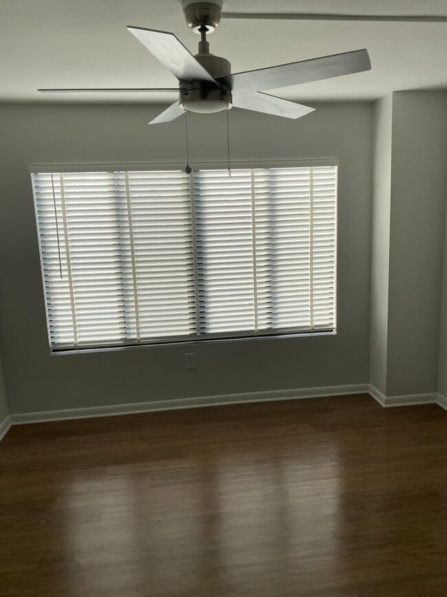 Building Photo - 1600 Park Cir