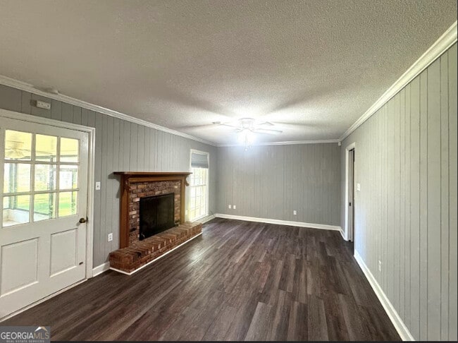 Building Photo - 427 Meadowlark Dr