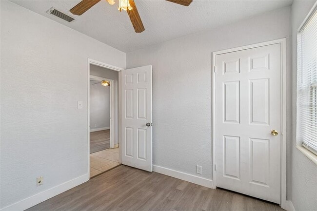 Building Photo - 5409 S Lois Ave