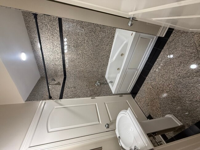 Building Photo - 2338 W Morse Ave