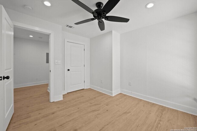 Building Photo - 725 Westfall Ave