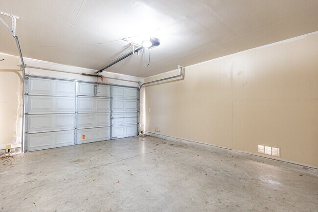 Building Photo - 6117 Tamaron