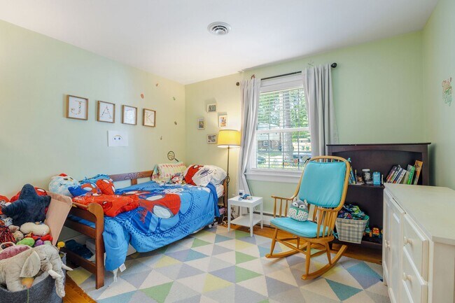 Building Photo - Beautiful Single-Level Home with In-Law Suite and Expansive Yard ***Available Early August 2026***
