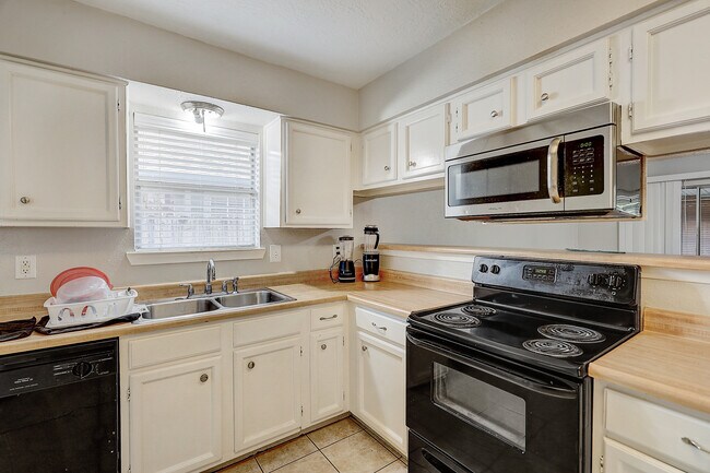 Building Photo - 4907 Quail Hollow Dr