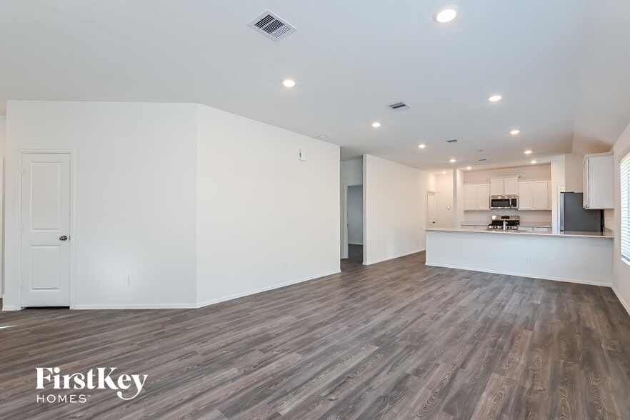 Building Photo - 18442 Summit Ranch Dr