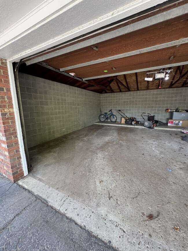 Building Photo - 3736 Woodford Ave NW
