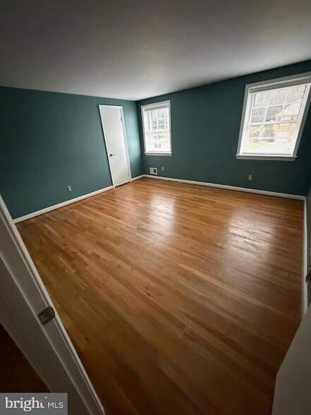 Building Photo - 7000 Old Cabin Ln