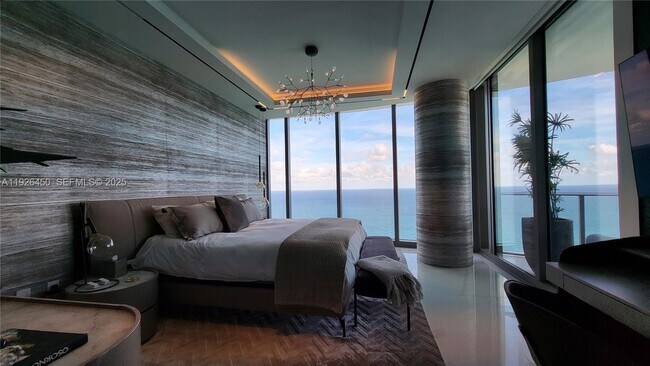 Building Photo - 15701 Collins Ave