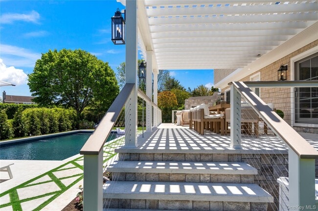 Building Photo - 4 Carriage Ln