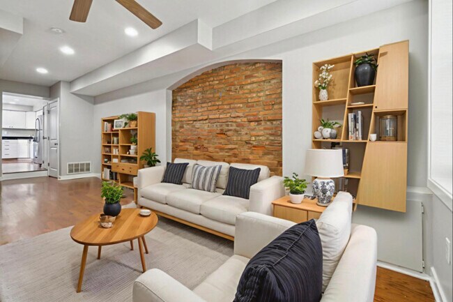 Primary Photo - 303 S Washington St