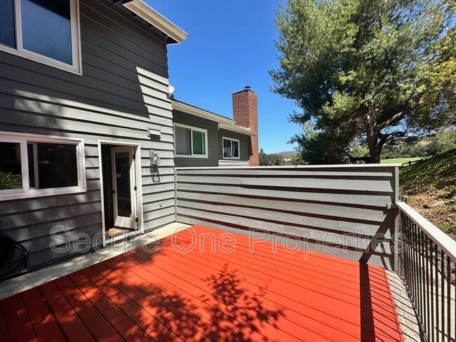 Building Photo - 4671 Club View Dr