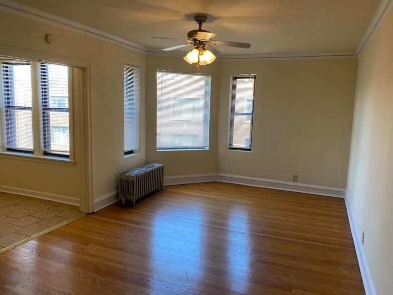 8201 S Michigan Avenue 82018213 S Michigan Ave Chicago IL 60619 Apartment Finder