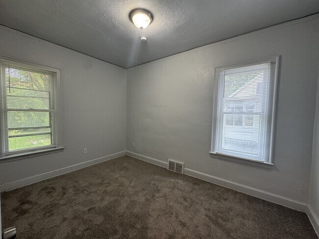 Building Photo - 15016 Cruse St
