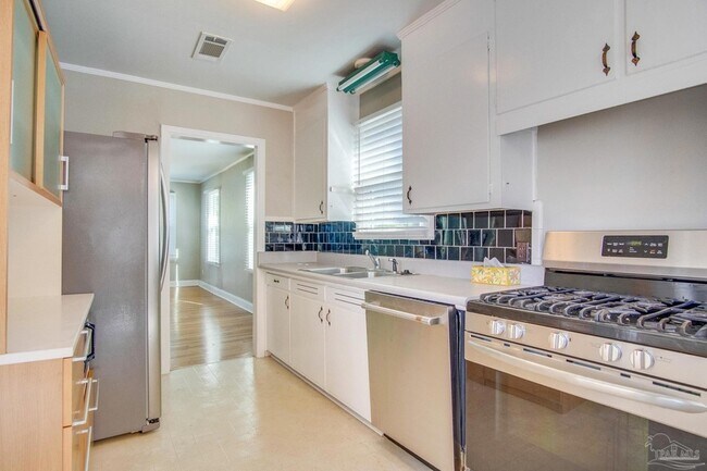 Building Photo - 2303 N 20th Ave