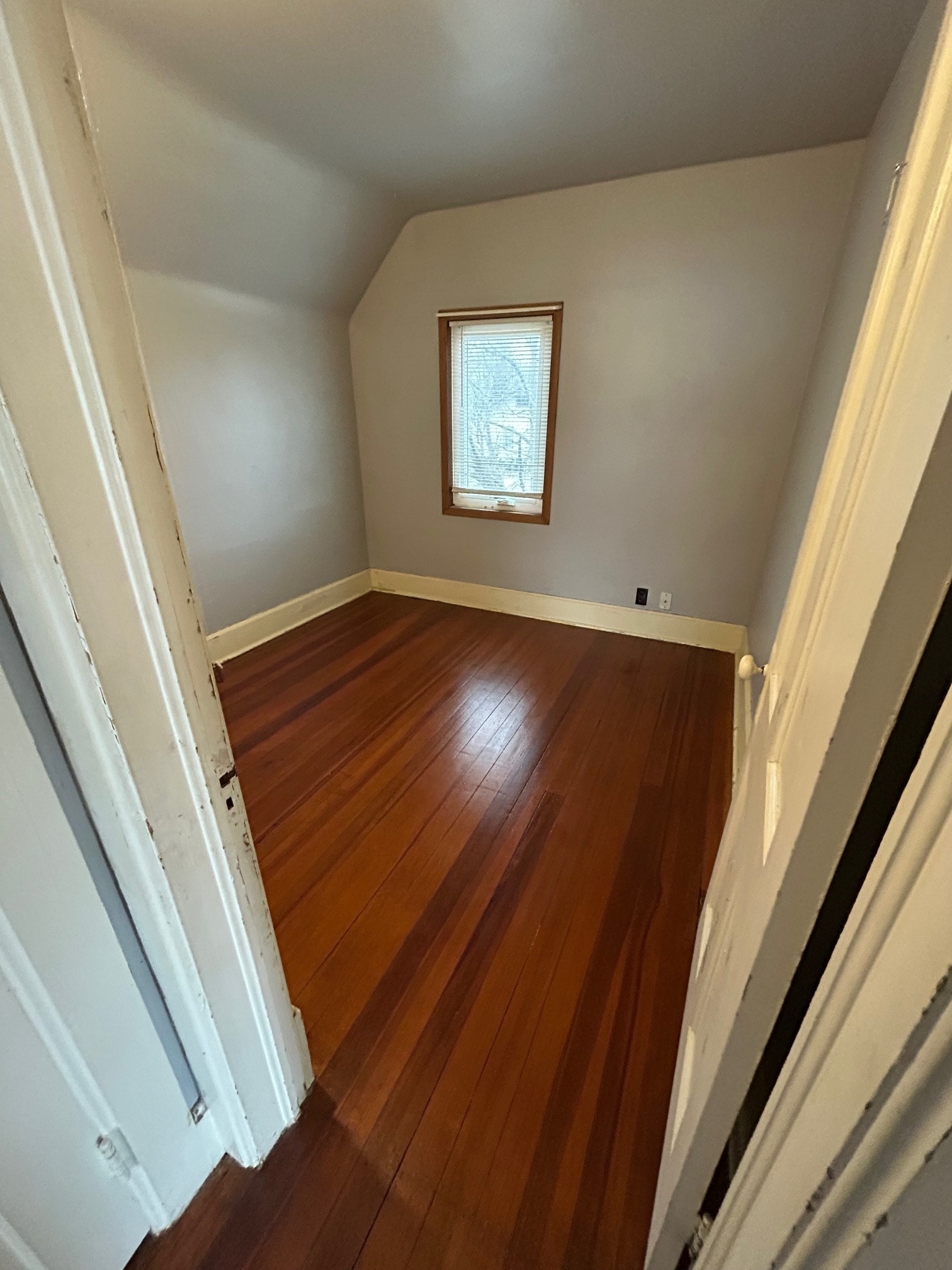 Small bedroom 2 - 821 Minnesota Ave