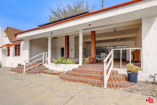 Building Photo - 288 S Coronado St