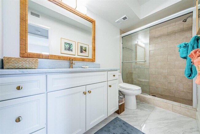 Building Photo - 5901 Bahia Del Mar Cir N