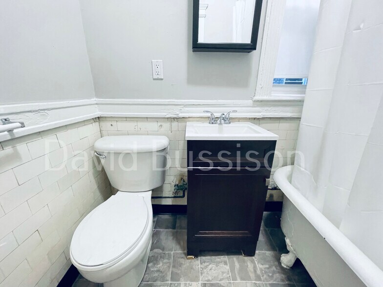 Building Photo - 75 Chester St