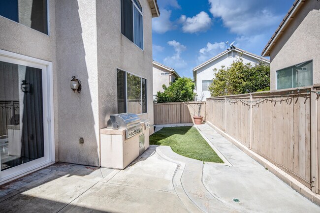 Building Photo - 1 Quebec