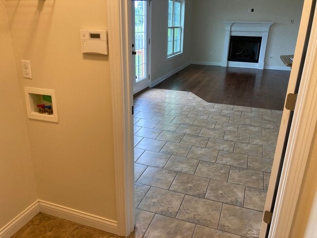 Building Photo - 108 Carriage Hills Ln