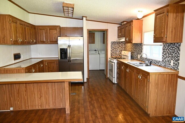 Building Photo - 289 Community House Rd