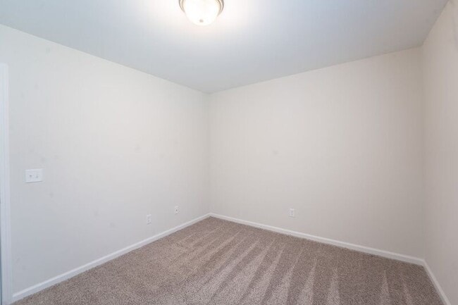 Building Photo - 257 Cromer St