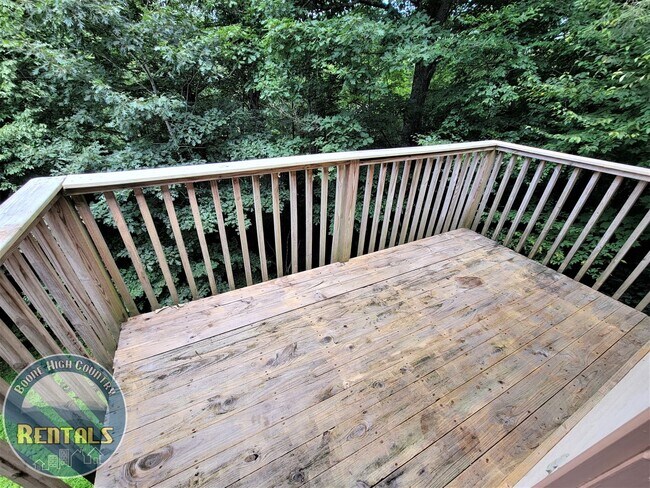 Building Photo - 323 Mountain Aire Ln